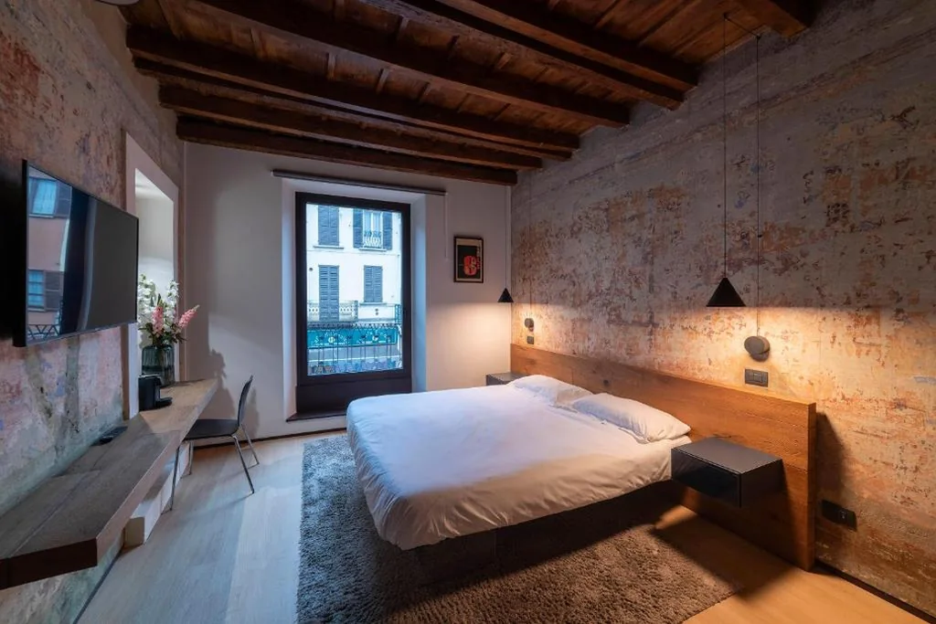 Two-Bedroom Apartment — San Gottardo 19