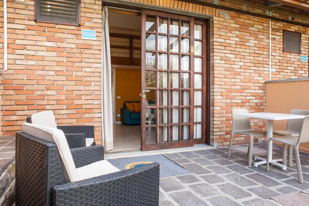 Appartamento con 2 Camere da Letto, Terrazza e Vista Lago — Club del Sole Desenzano Boutique Resort