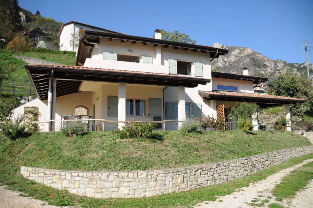Apartment with Balcony — Villetta 56 Blu Yellow and Red Lake view Garden Private Parking by Garda Domus Mea