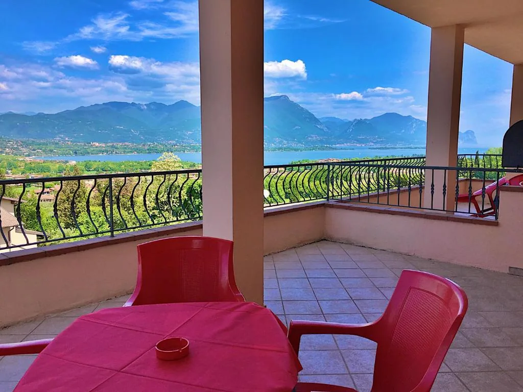 Apartment with Terrace and Lake View - First Floor — Residence Bellavista