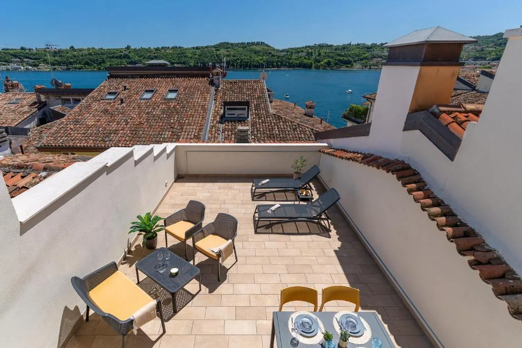 Apartment with Lake View — Aromi Piccolo Hotel