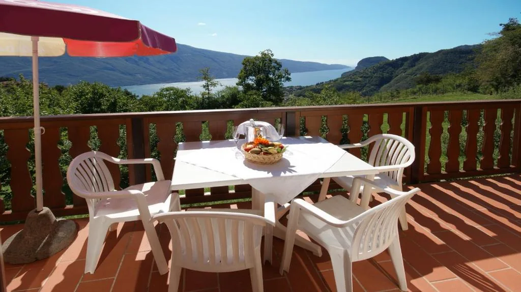 Apartment with Lake View — Hotel Residence Campi