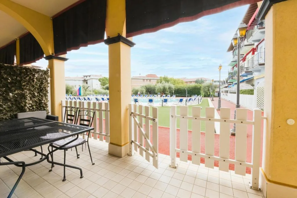 Apartment with Pool View — Giardino Dei Colori 111 Residence Pool&Fitness