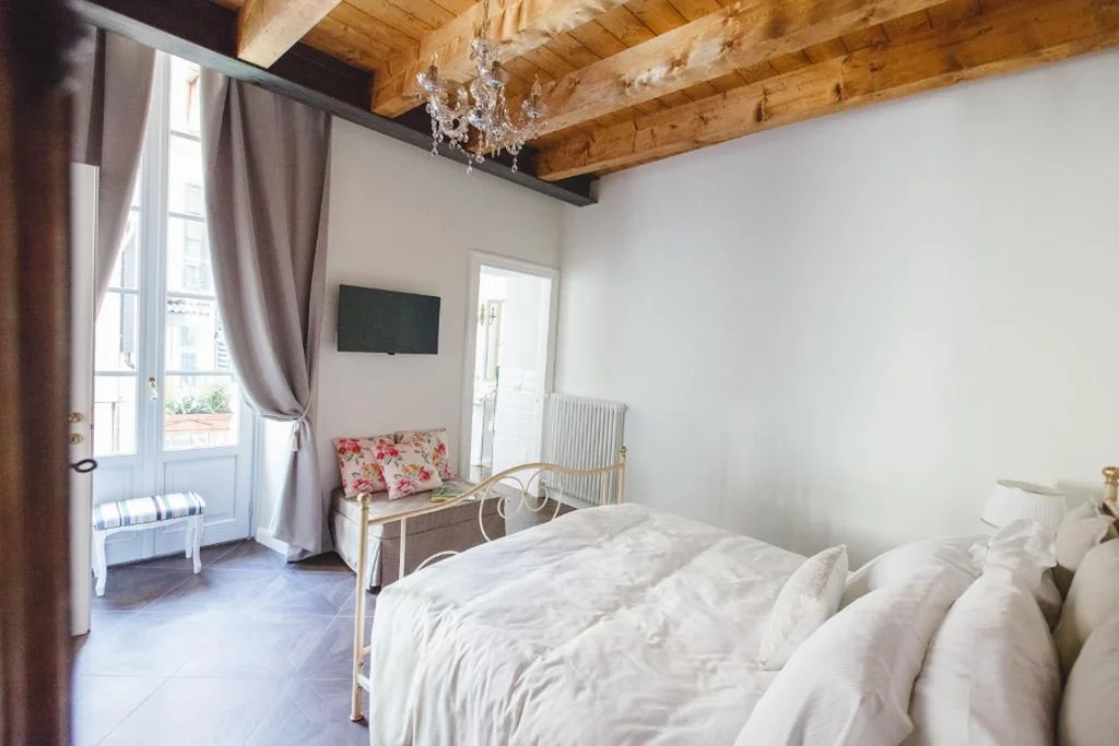 Deluxe Apartment — Alessia’s Place