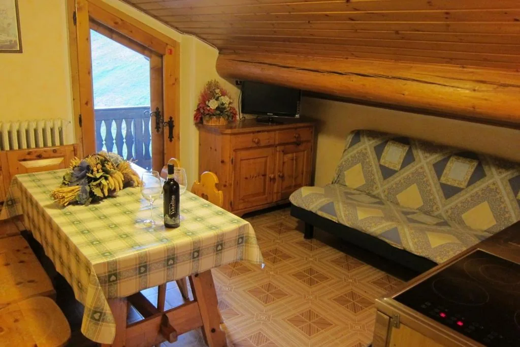 Appartamento Mansardato con 2 Camere da Letto — Chalet Del Sole per gruppi