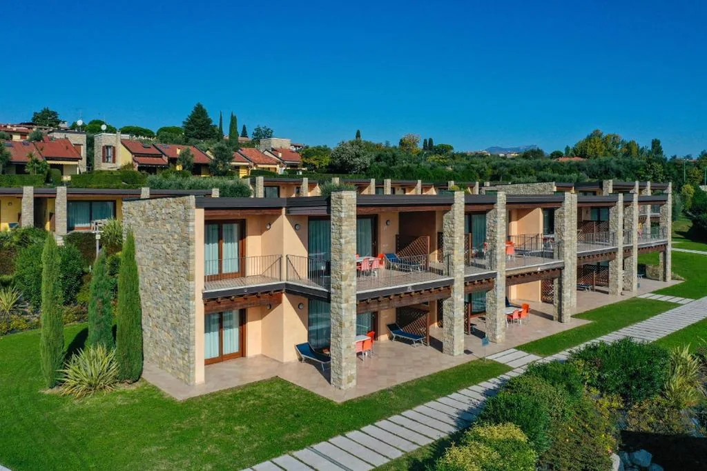 Appartamento Standard con 2 Camere da Letto e Vista Lago Parziale — Relais Rosa Dei Venti -Ciao Vacanze-