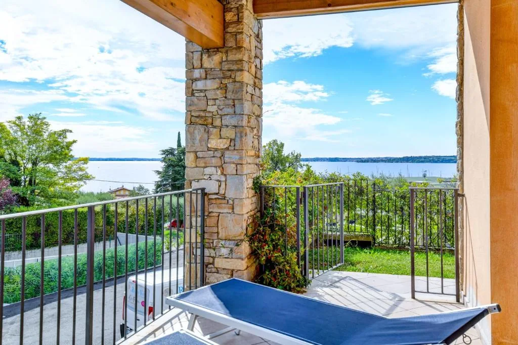 Appartamento Standard con 3 Camere da Letto e Vista Lago — Relais Rosa Dei Venti -Ciao Vacanze-
