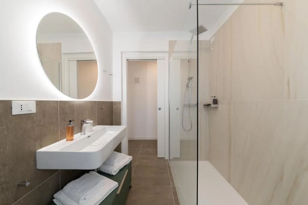 Appartamento Superior con 1 Camera da Letto e con Vista Lago — Lumia Living Limone