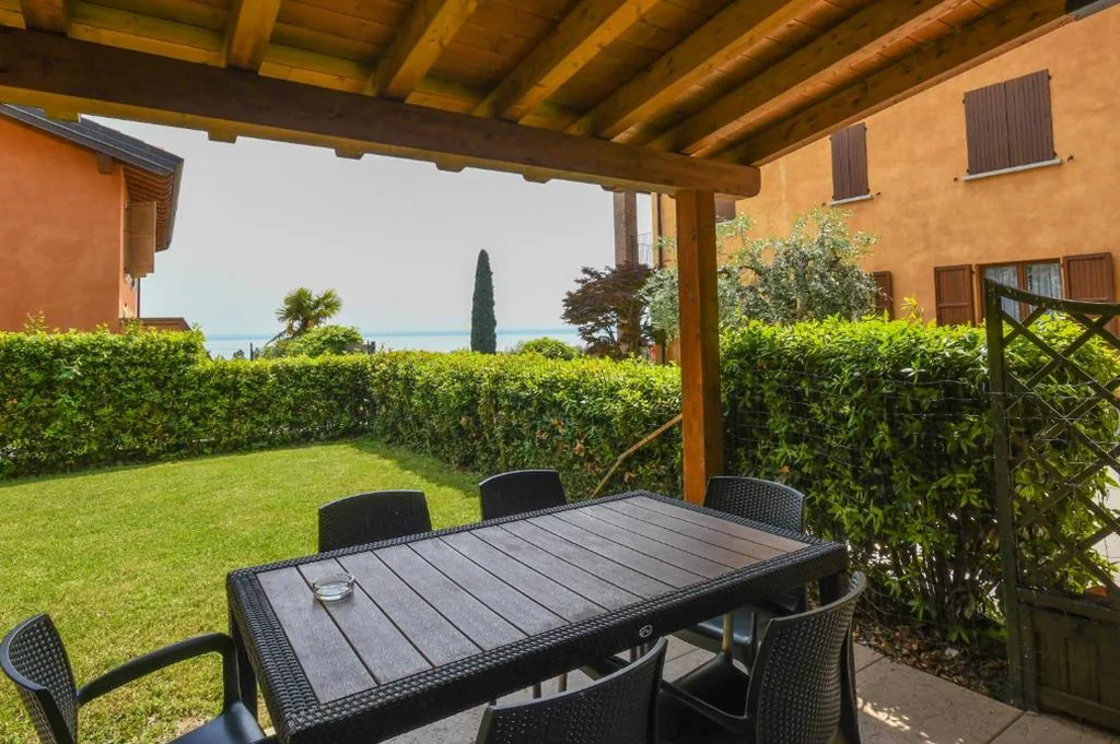 Appartamento Superior con 2 Camere da Letto e Vista Lago — Residence Corte Ferrari -Ciao Vacanze-