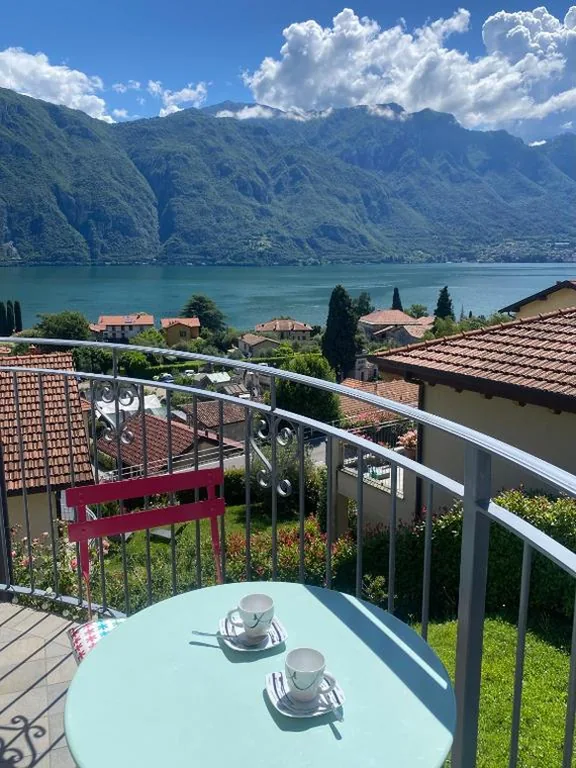 Bellagio Lake Flat – Lake view & balcony, near the center