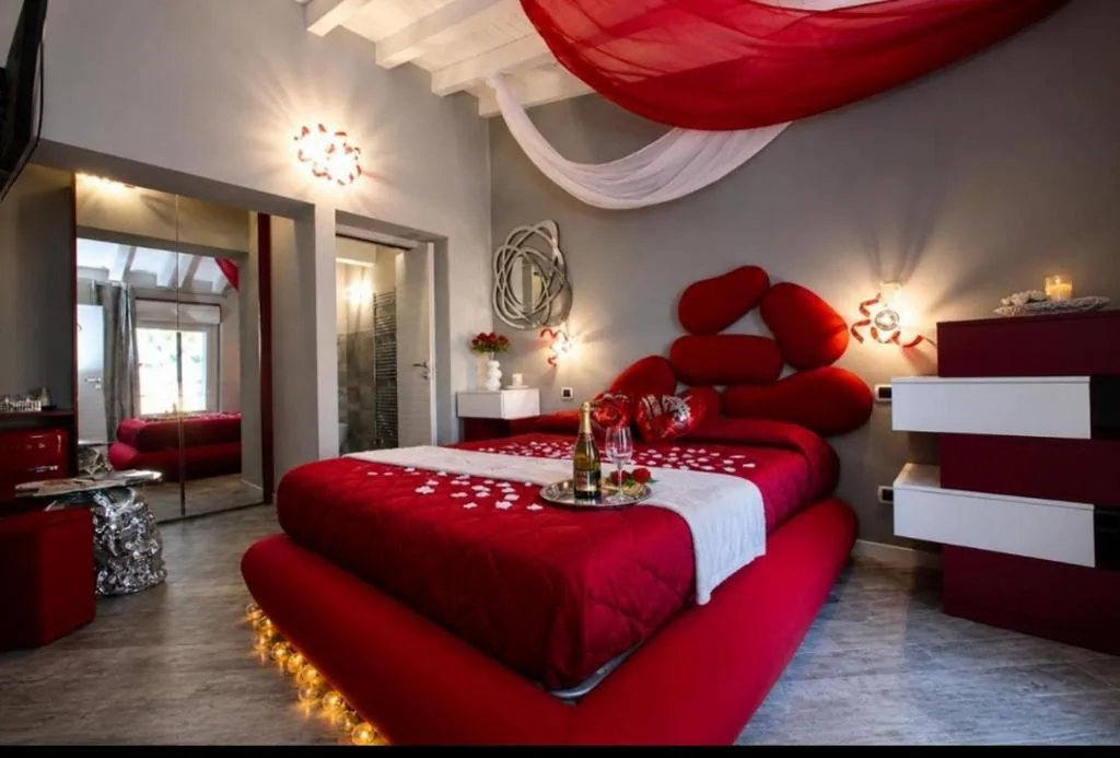 BELLAVISTA EXCLUSIVE B&B in zona centrale con piscina riscaldata-Jacuzzi vista lago LA COLAZIONE viene servita in una pasticceria esclusiva in centro-vicina alla struttura-animali di piccola taglia ammessi su richiesta — foto 5
