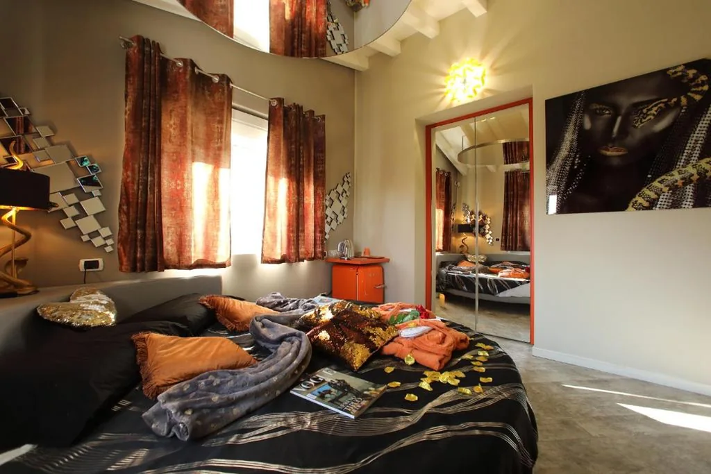 BELLAVISTA EXCLUSIVE B&B in zona centrale con piscina riscaldata-Jacuzzi vista lago LA COLAZIONE viene servita in una pasticceria esclusiva in centro-vicina alla struttura-animali di piccola taglia ammessi su richiesta — foto 8