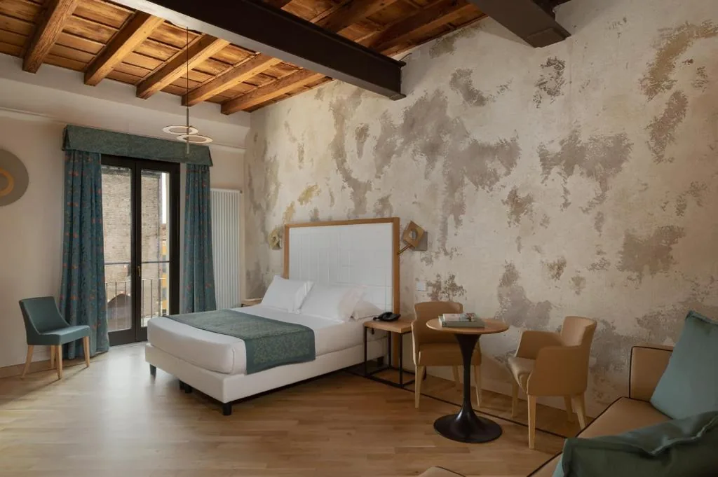Cà Uberti Palace Hotel, MantegnaHotels — foto 6
