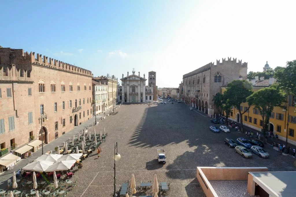 Cà Uberti Palace Hotel, MantegnaHotels — foto 7
