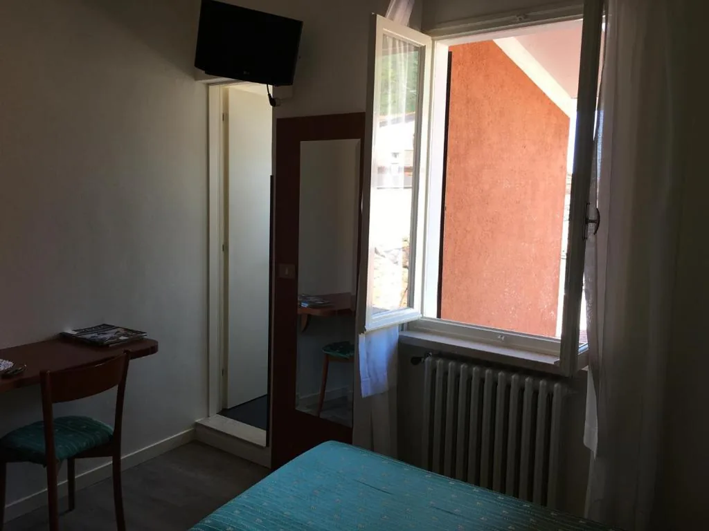 Budget Twin Room — Belvedere Hotel & Villa