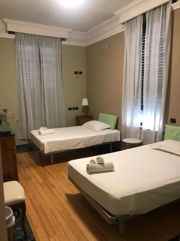 Budget Twin Room — Villa Camilla Milano Easy Rooms Metro 4