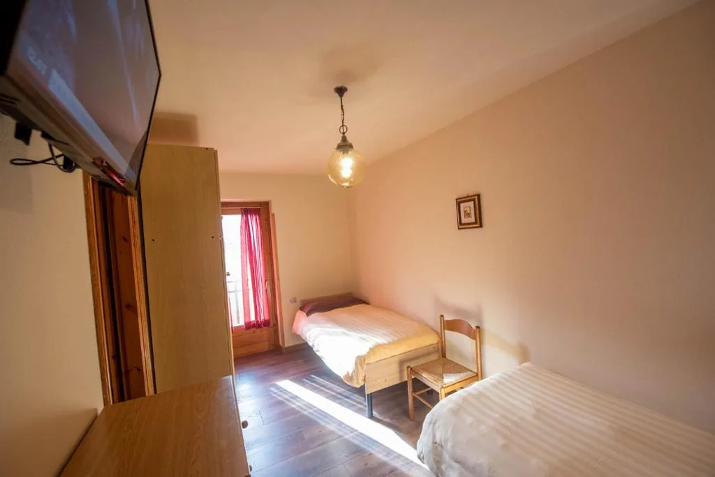 Classic Twin Room — Hotel Eira