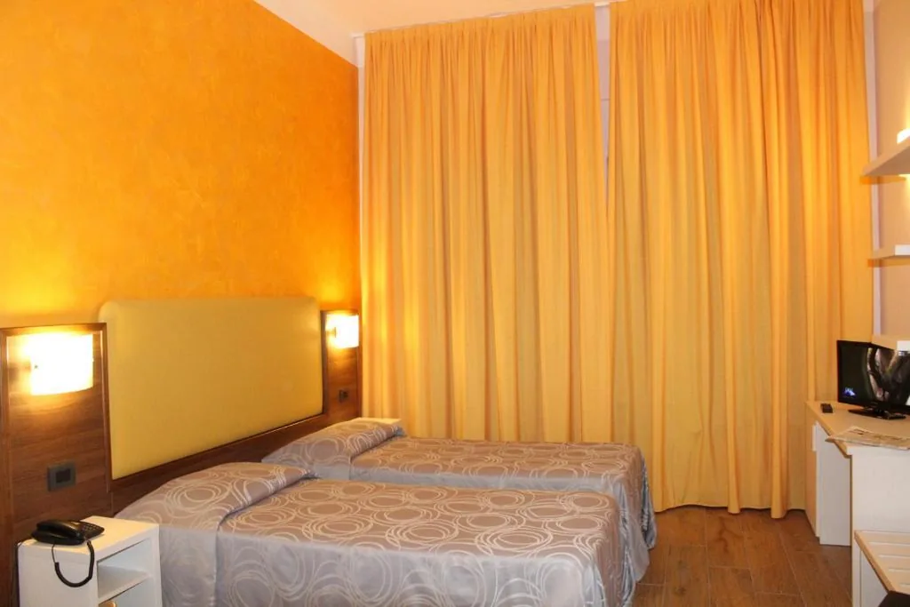 Classic Twin Room — House Beatrice Milano