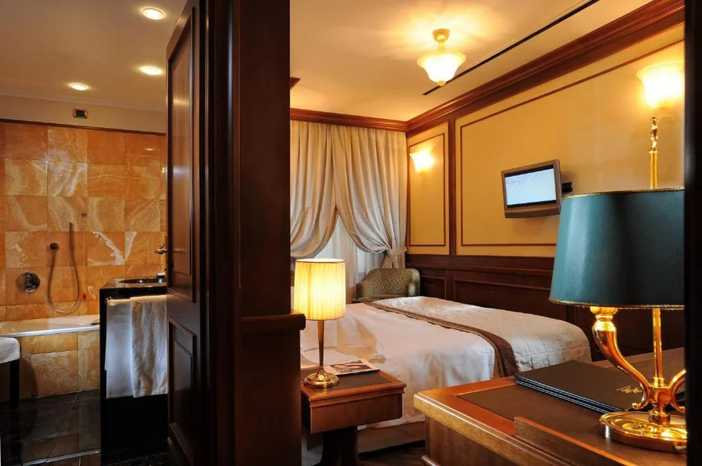 Classic Double/Twin Room — Hotel Manzoni