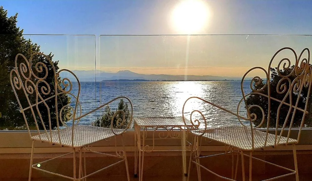 Comfort Room with Balcony and Lake View — Hotel Riviera