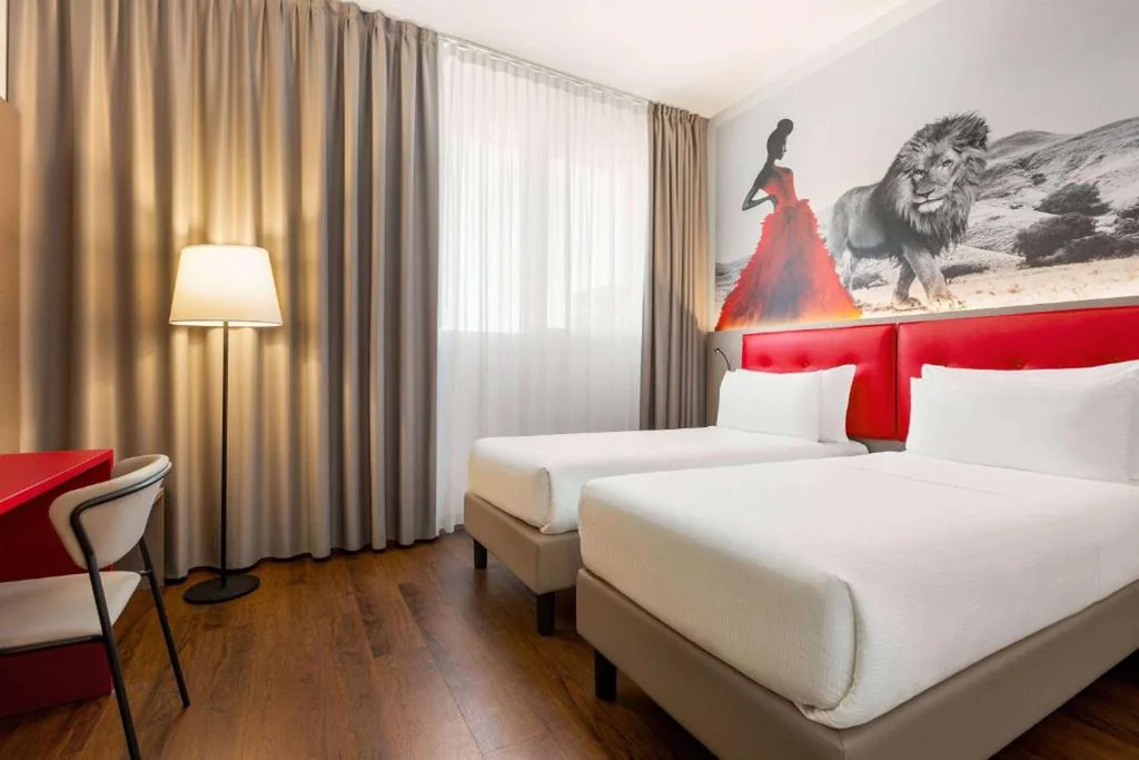 Camera Comfort Doppia con Letti Singoli — Amedia Hotel Milan, Trademark Collection by Wyndham