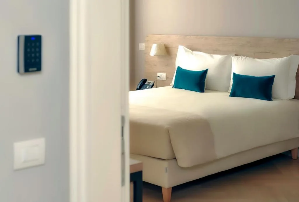 Deluxe Room — Bergamo Inn 43