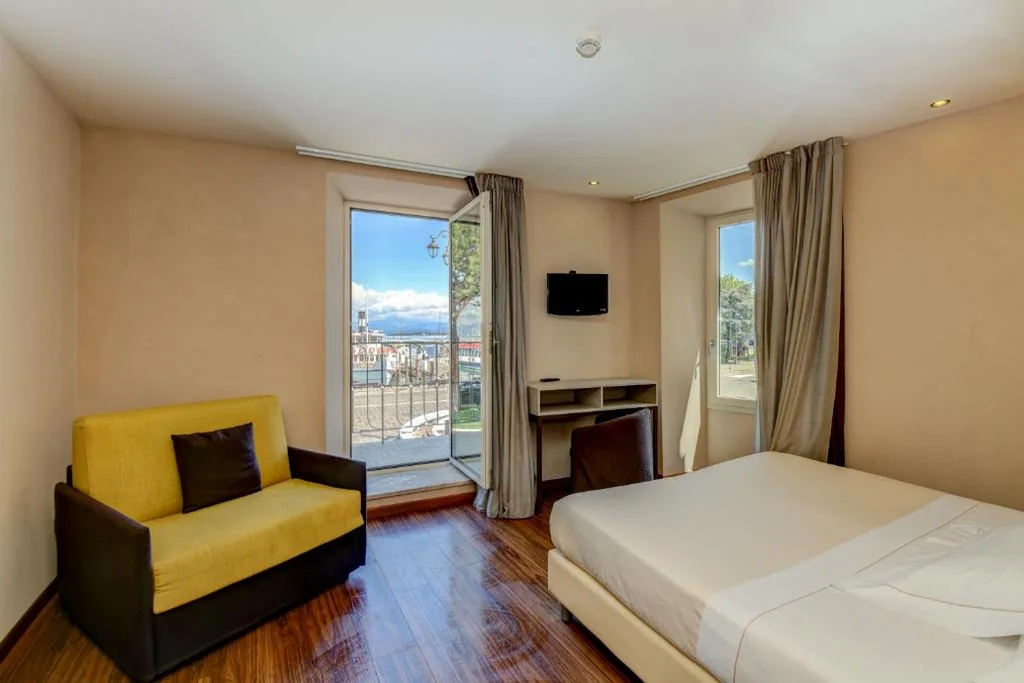Camera Deluxe con Balcone e Vista Lago — Hotel Tripoli