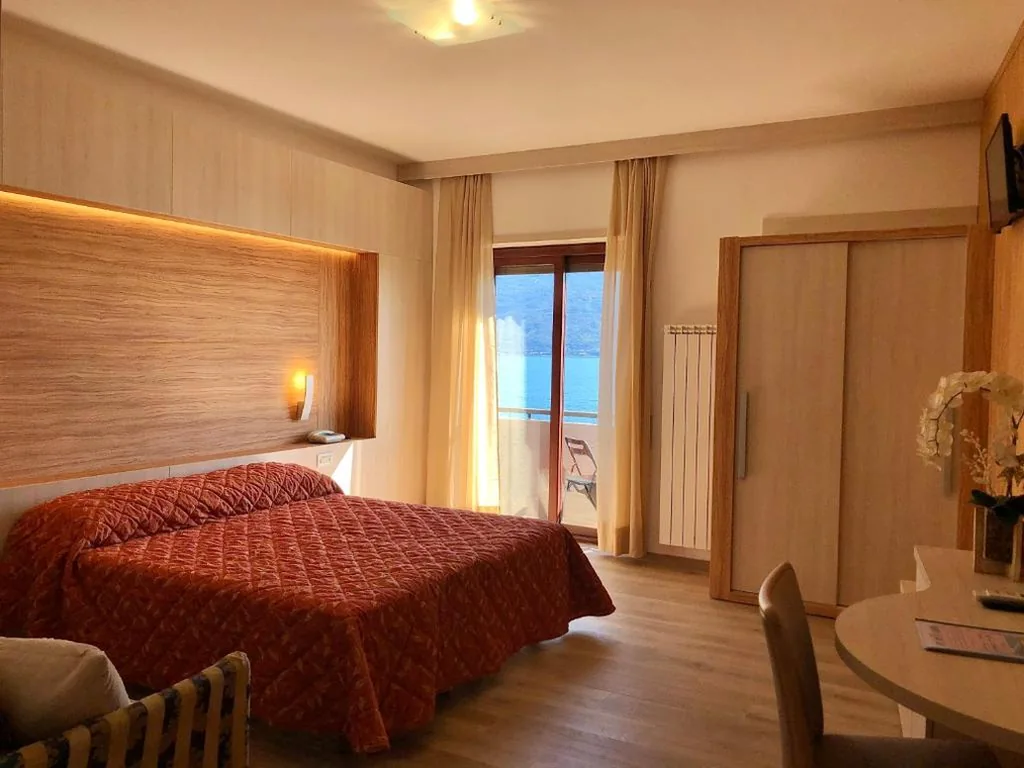 Camera Deluxe con Vista Lago — Hotel Palazzina