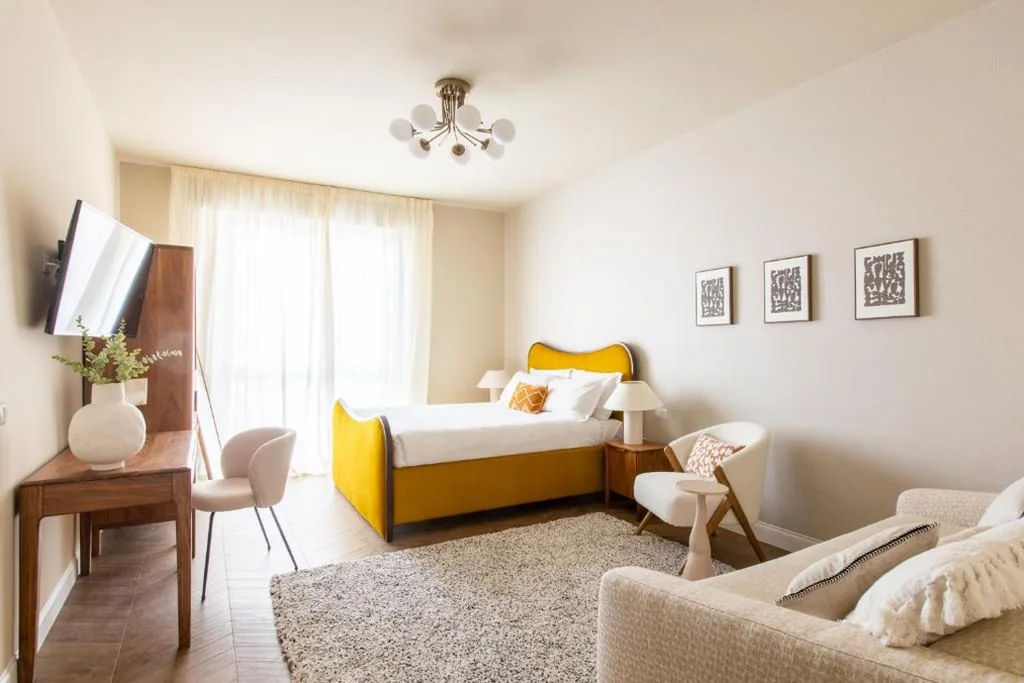 Deluxe Room — Daplace – Corso Sempione Suites