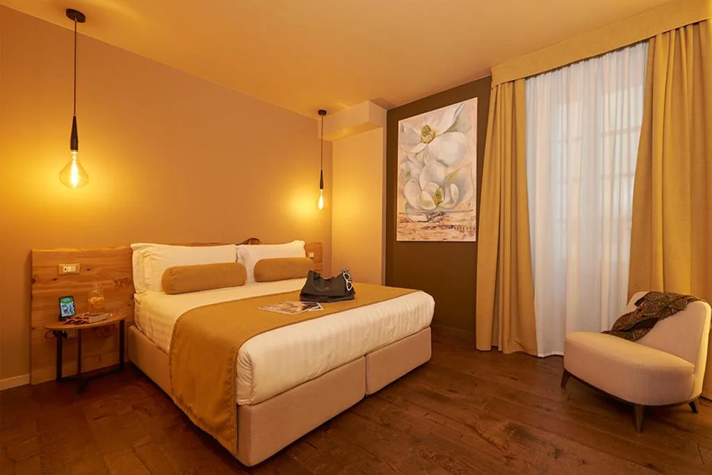 Camera Deluxe Doppia con Letti Singoli — 73 Boutique Hotel