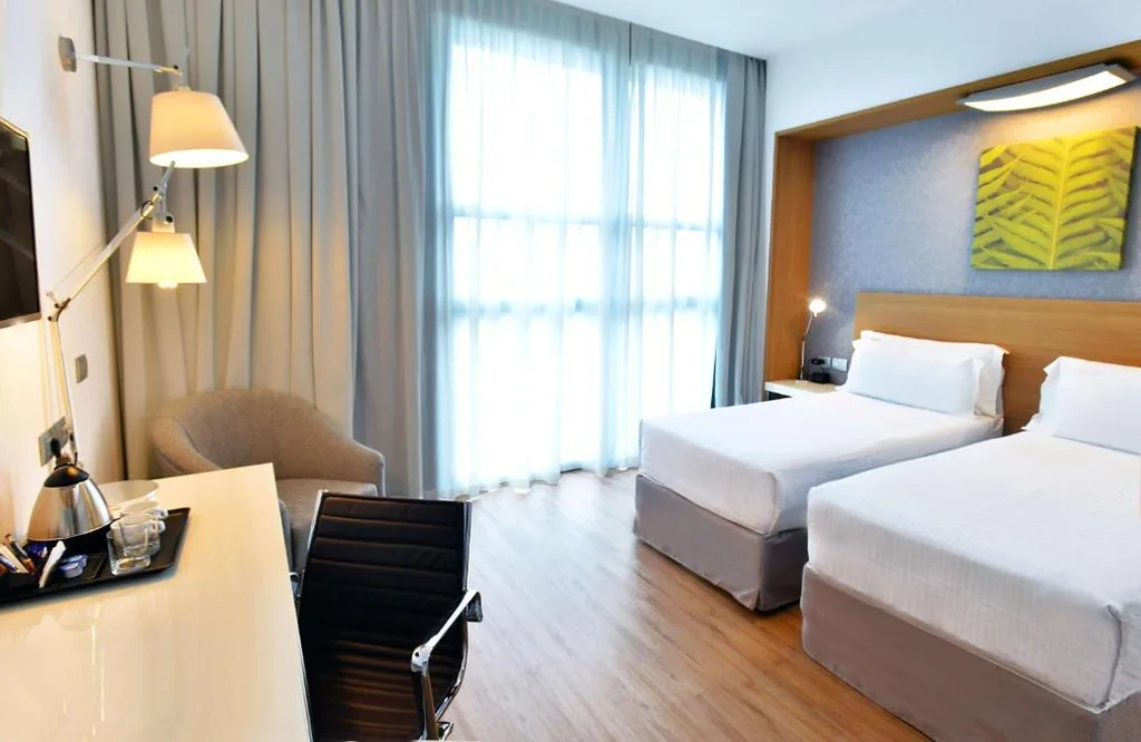 Camera Deluxe Doppia con Letti Singoli — Hilton Garden Inn Milan North
