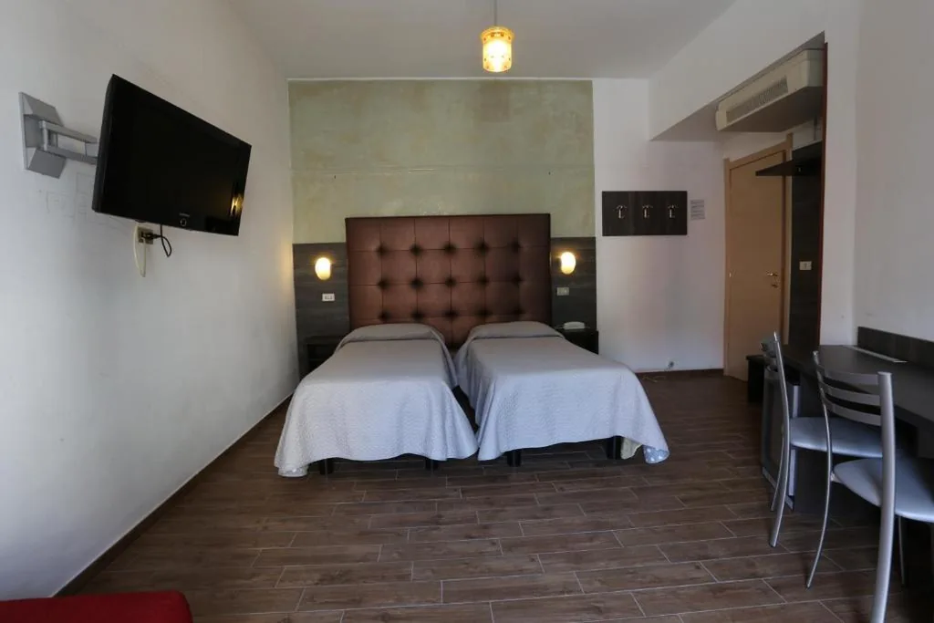 Deluxe Twin Room — Hotel Piola