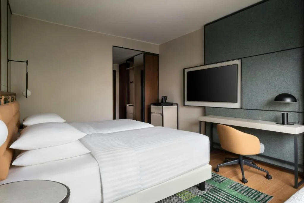 Camera Deluxe Doppia con Letti Singoli — Milan Marriott Hotel