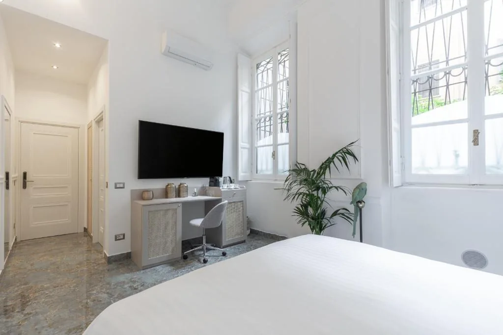 Deluxe Room — Duomo Smart Suites