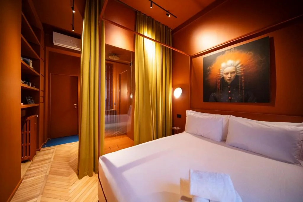 Deluxe Room — Fontana 16 Rooms