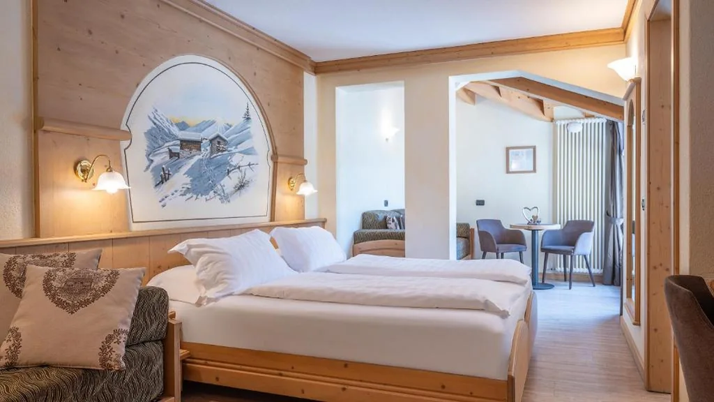 Deluxe Room — Hotel Crosal
