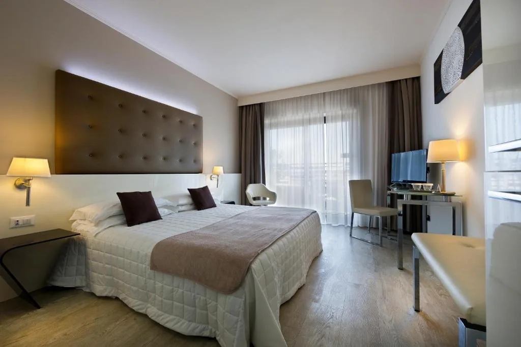 Deluxe Room — Hotel Desenzano
