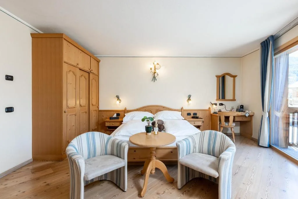 Deluxe Room — Hotel Flora