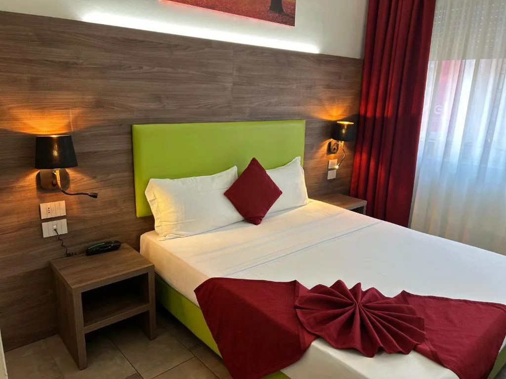 Deluxe Room — Hotel Stradivari