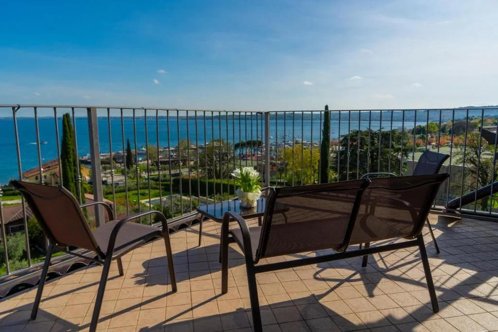 Deluxe Double Room with Single Beds and Lake View — AHG Riva Del Sole Wellness Hotel – Adults Only