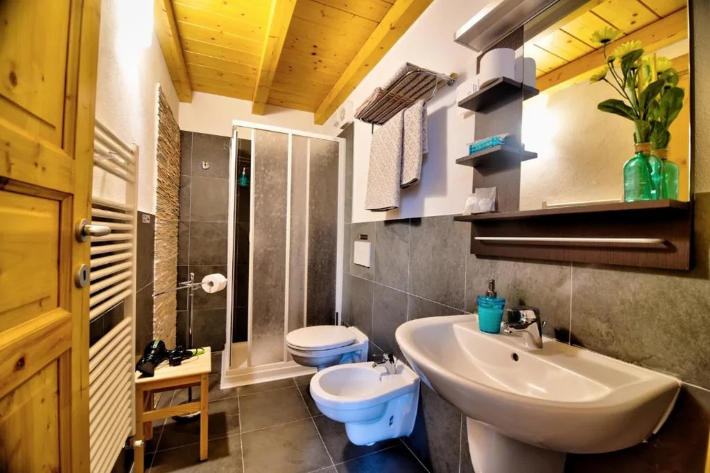 Camera Deluxe Matrimoniale/Doppia con Letti Singoli — Bed & Breakfast Le Due G