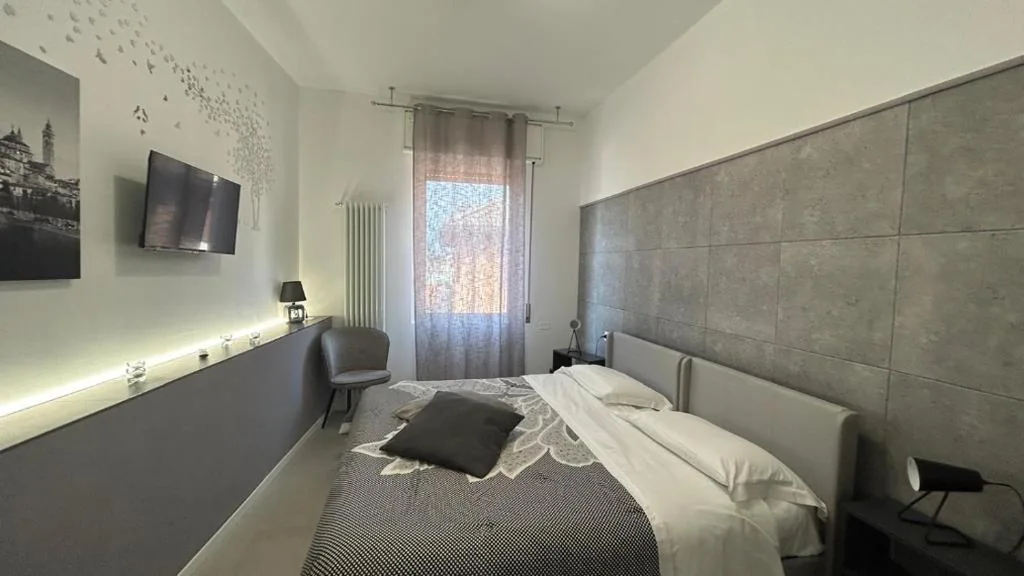 Camera Deluxe Matrimoniale/Doppia con Letti Singoli con Vista Giardino — Comfort Accommodation Suite & Le Camere