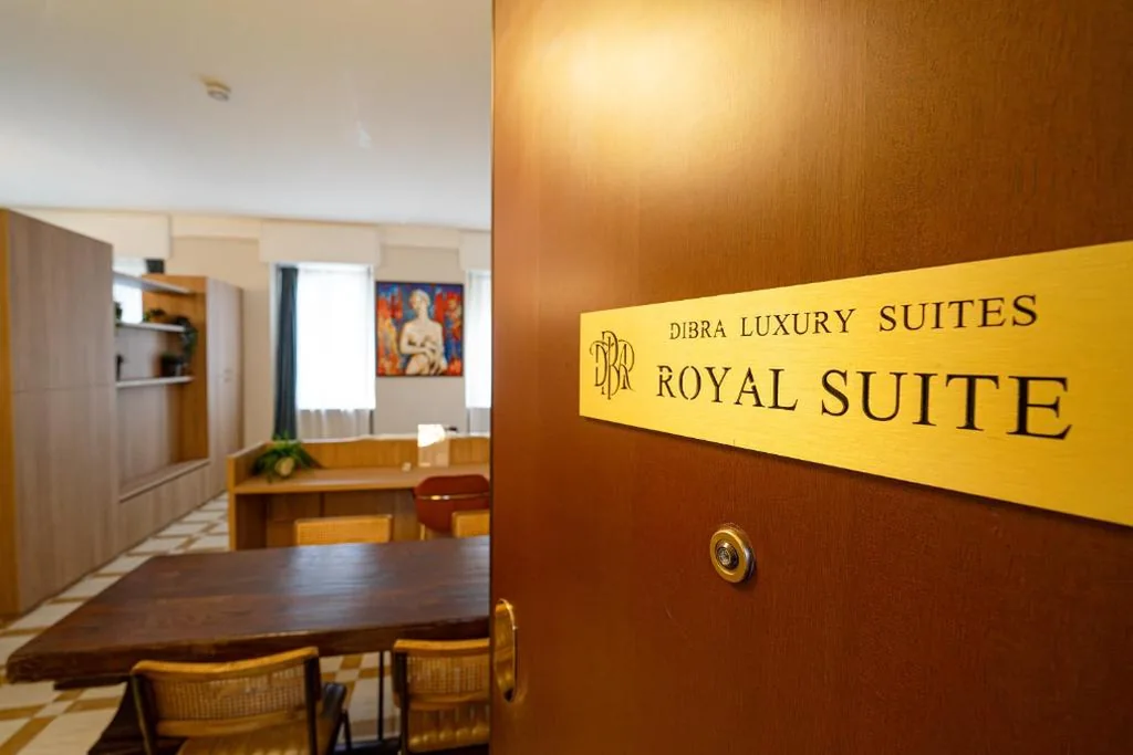 Deluxe Double/Twin Room with City View — DibraLuxurySuites Duomo