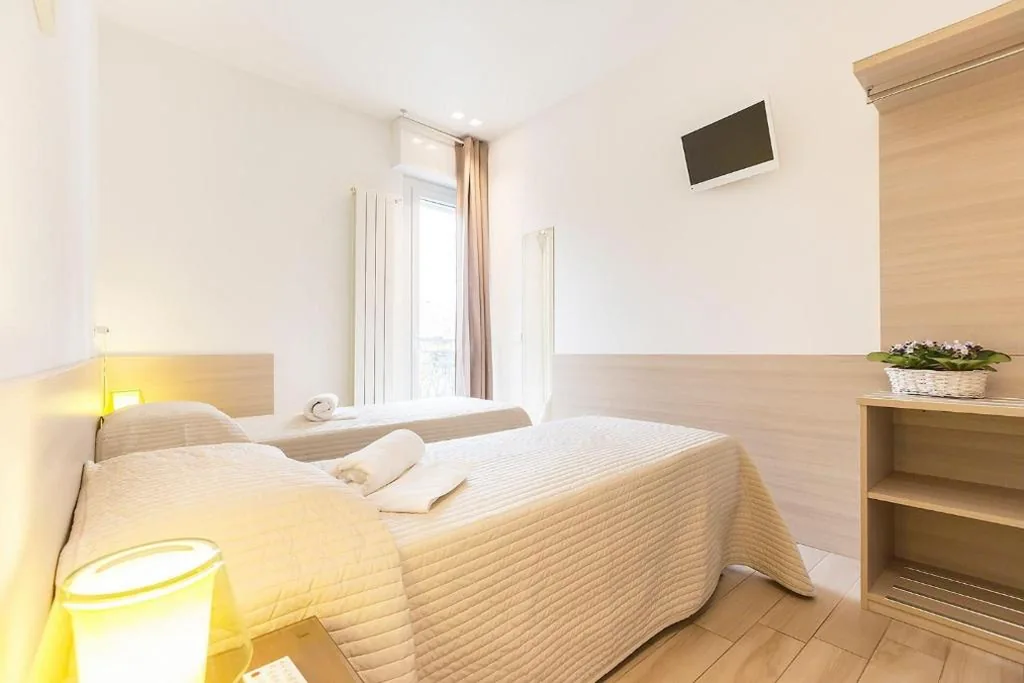 Camera Deluxe Matrimoniale/Doppia con Letti Singoli — Foresteria Via Italia – Rooms & Suite