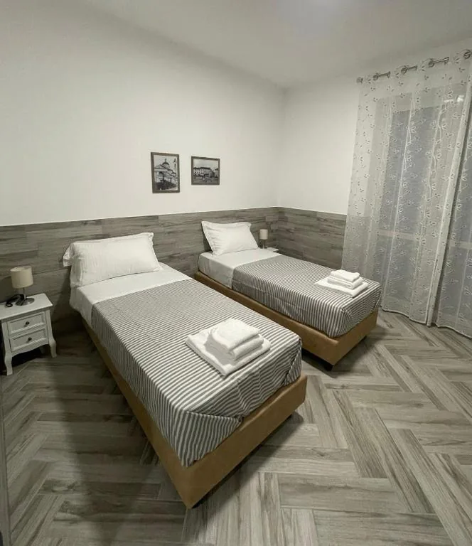 Deluxe Double/Twin Room — Holiday Rooms Rho