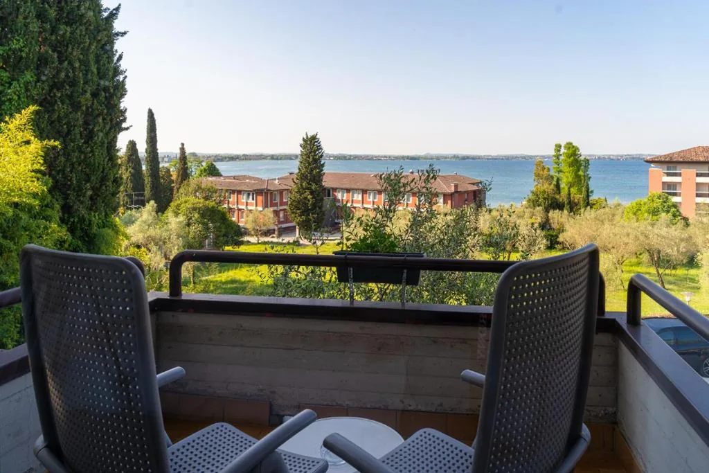 Camera Deluxe Matrimoniale/Doppia con Letti Singoli con Vista Lago — Hotel Désirée by Double Hospitality