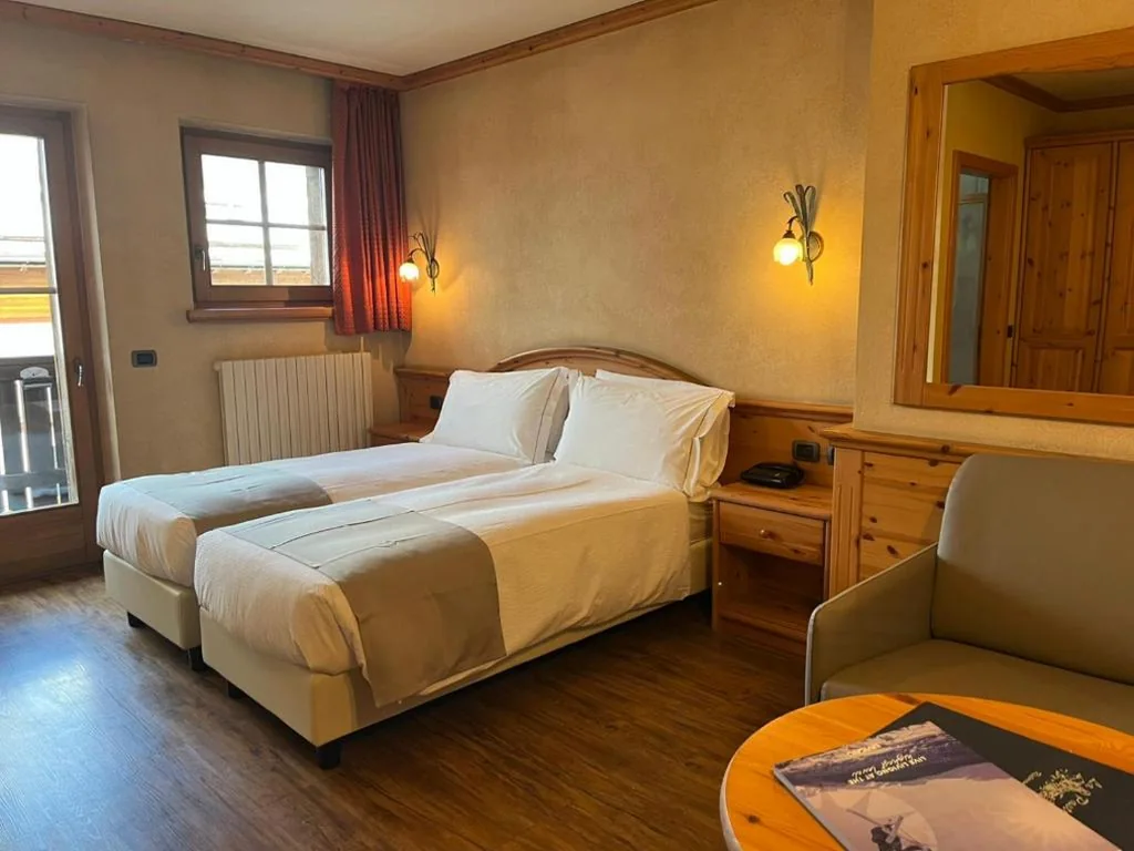 Deluxe Double/Twin Room with Balcony — Hotel La Pastorella