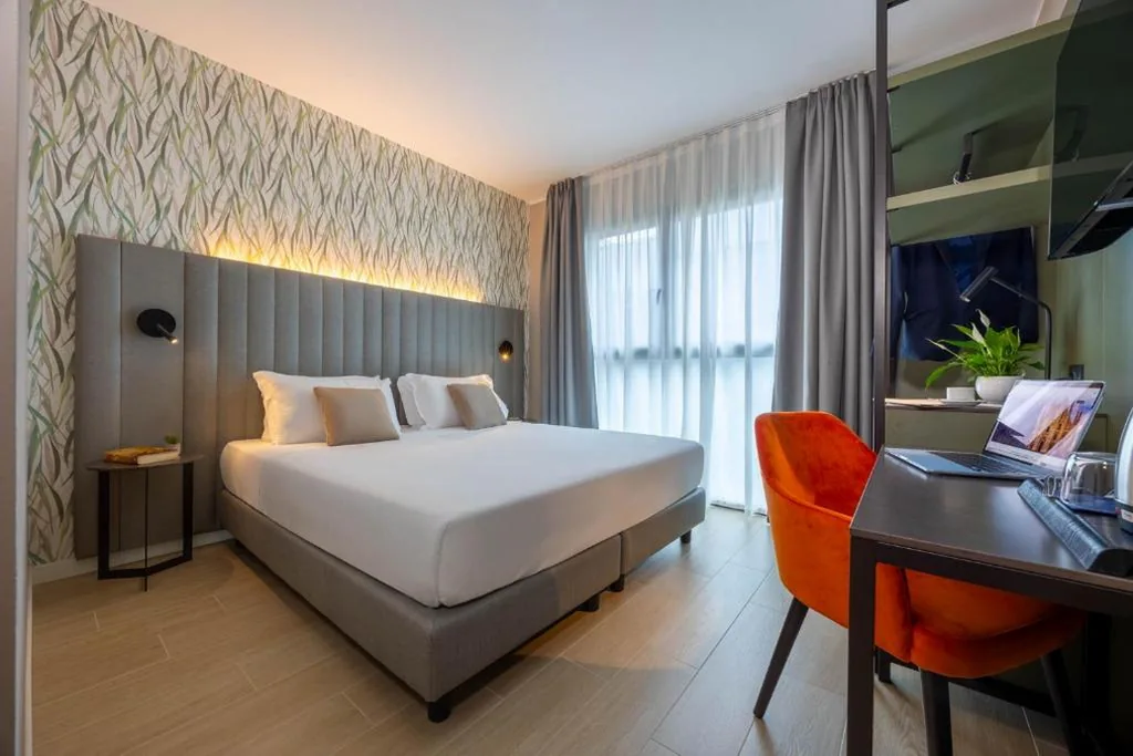 Camera Deluxe Matrimoniale/Doppia con Letti Singoli — iH Hotels Milano Watt 13