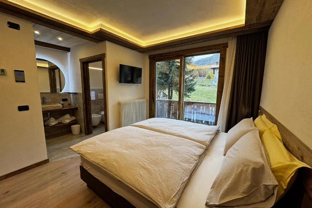 Deluxe Double Room/Double Room with Single Beds — La Locanda