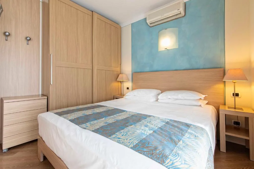 Deluxe Double/Twin Room — Lake Garda Resort